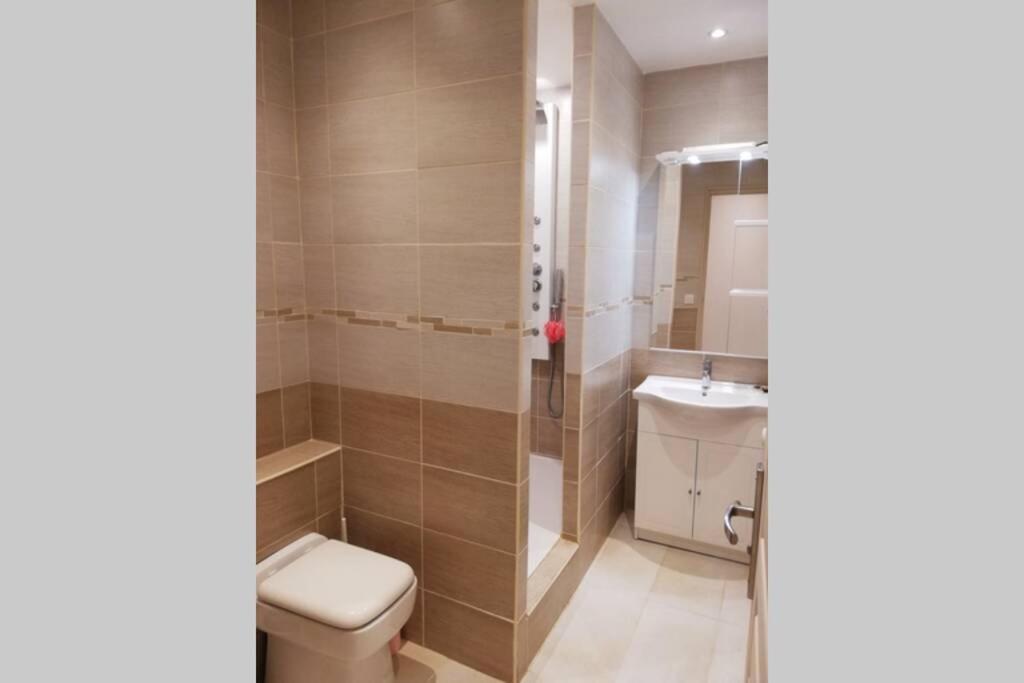 Appartement T2 Rez De Villa Proche Bord De Mer Le Pradet Luaran gambar